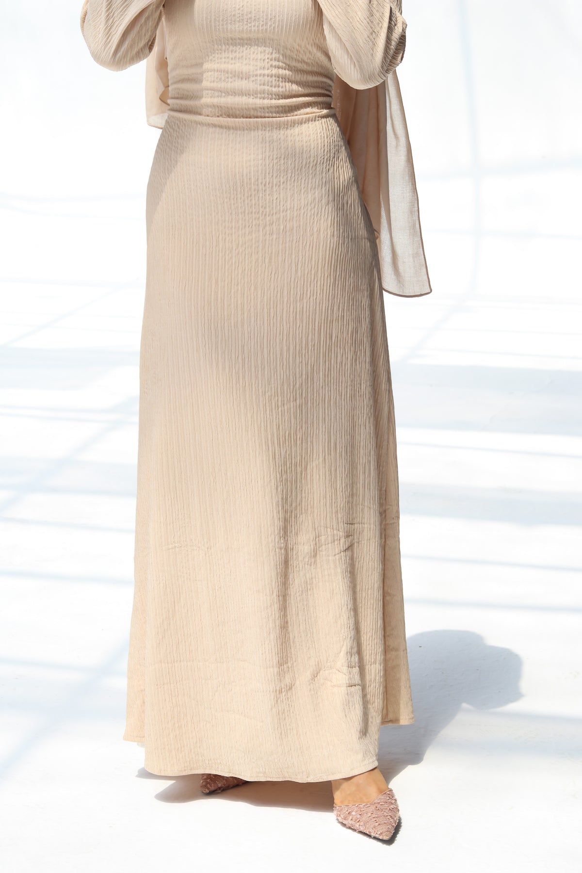 CASUALLY CINCHED BEIGE